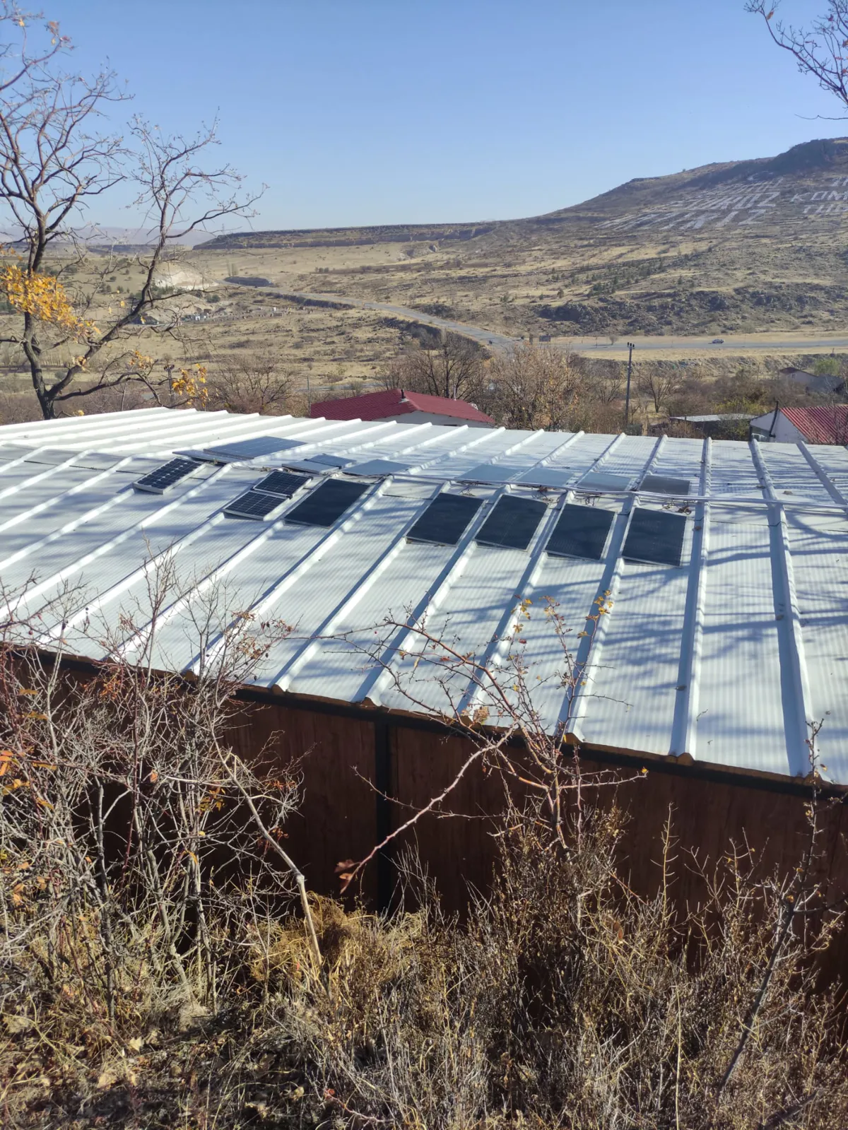 A practical look at off-grid, on-grid and hybrid solar setups for real-world use.